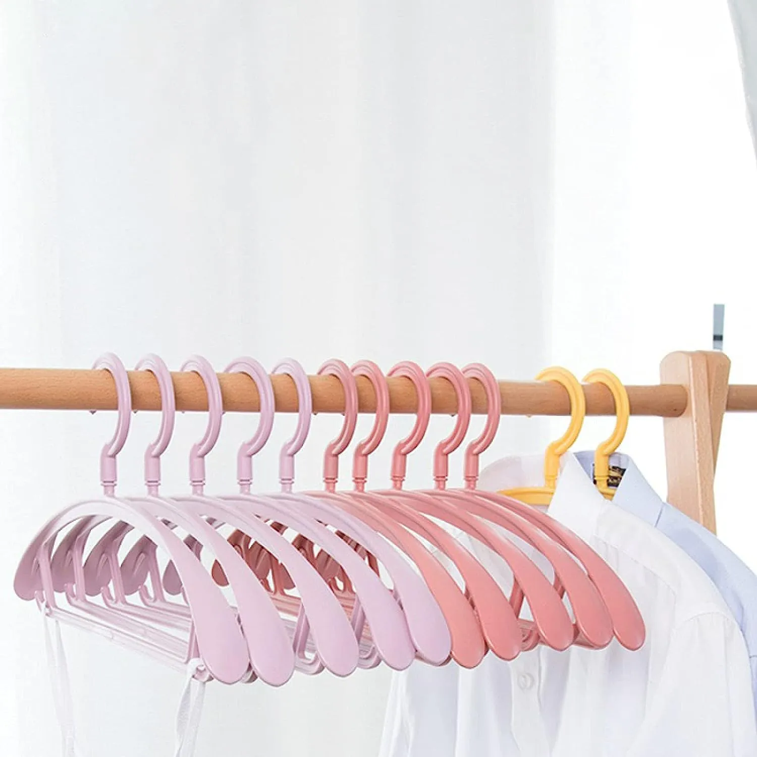 0231 Plastic Hangers, Clothes Hangers - Lightweight Space Saving Hangers - Standard Hangers for Clothes - Durable, Slim & Sleek Hangers (10pc)