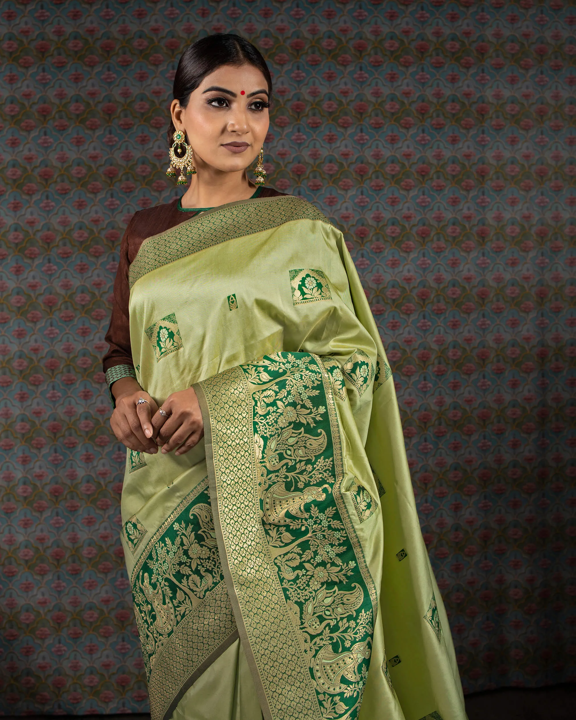 Asparagus Green Floral Pattern Zari Jacquard Bordered Premium Banarasi Silk Saree With Blouse